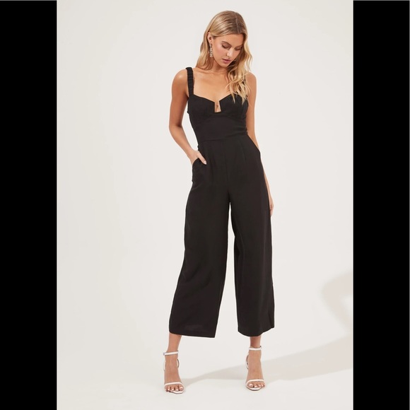 ASTR VERSAILLES SLEEVELESS JUMPSUIT - Picture 1 of 5